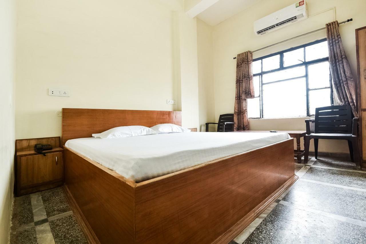 Hotel Lalit Palace Babina Extérieur photo