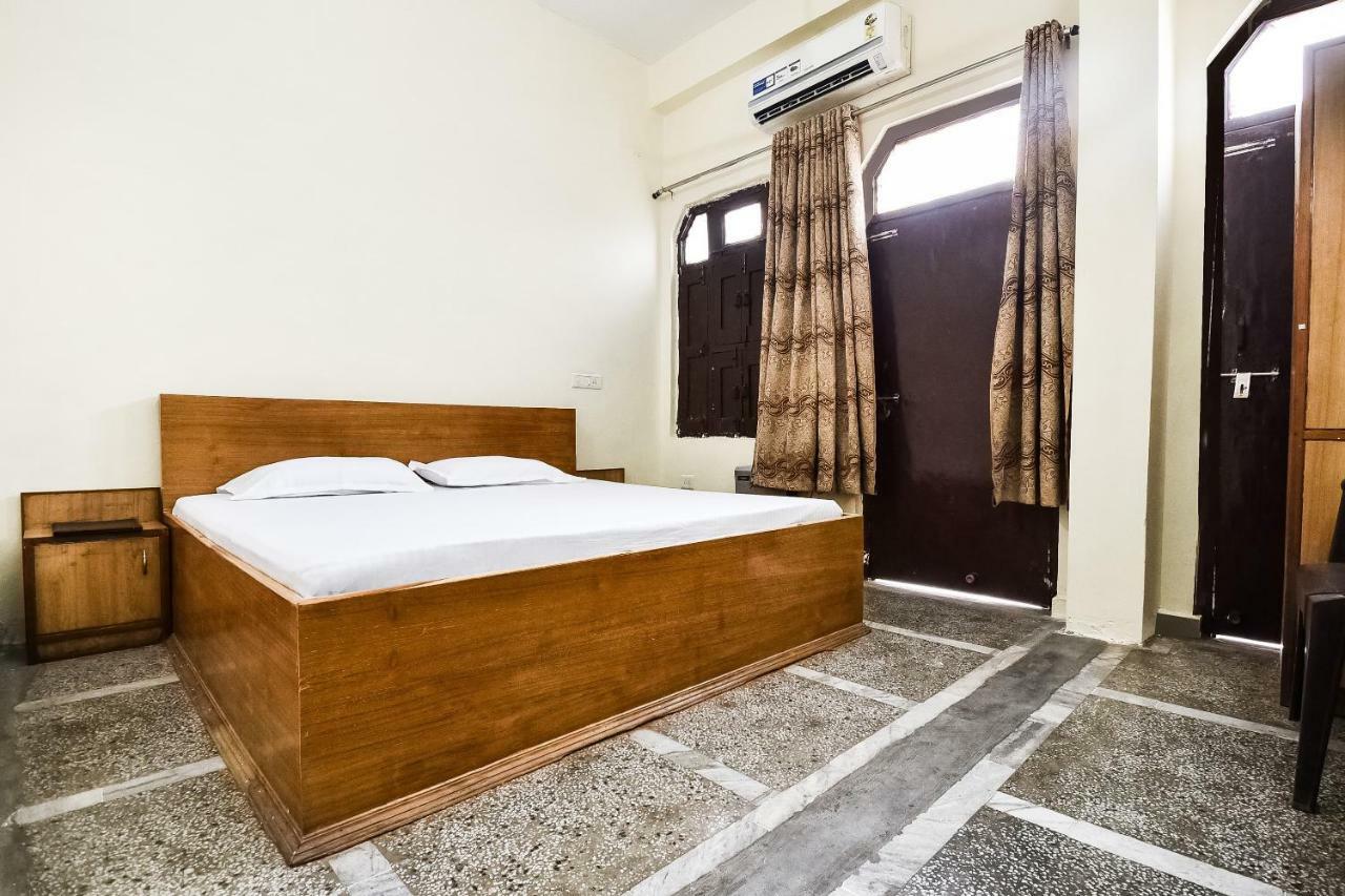 Hotel Lalit Palace Babina Extérieur photo