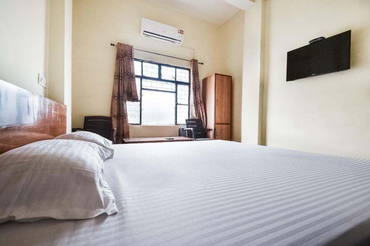 Hotel Lalit Palace Babina Extérieur photo
