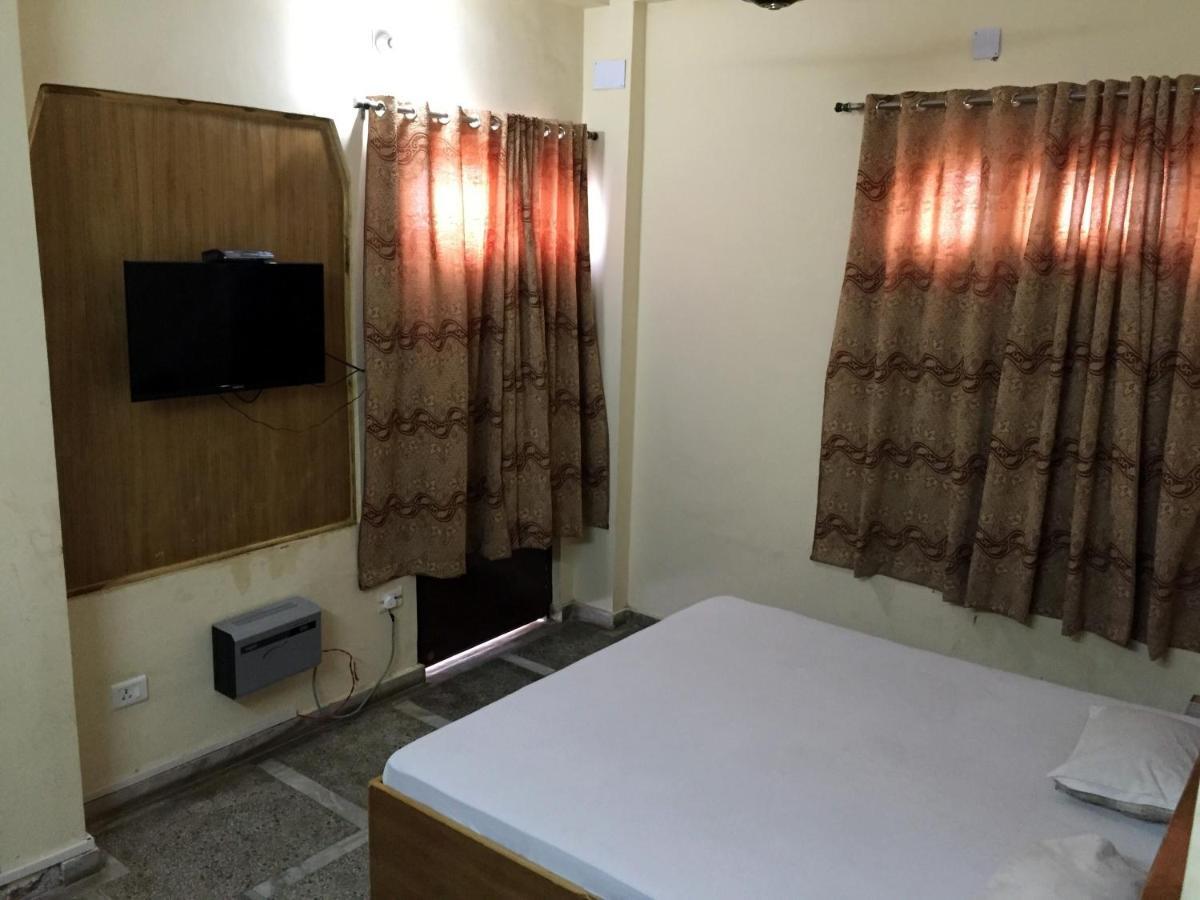 Hotel Lalit Palace Babina Extérieur photo