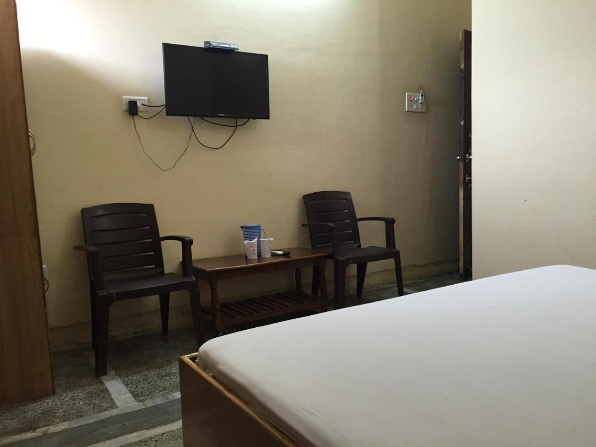 Hotel Lalit Palace Babina Extérieur photo